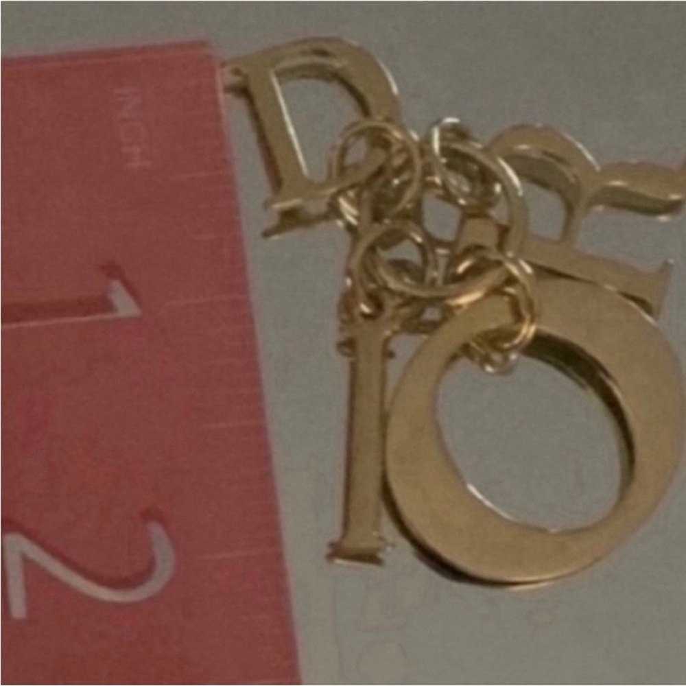DIOR LOGO Keychain Handbag
Charm Gold Tone Metal
Christian Dior Beauty - Picture 4 of 5